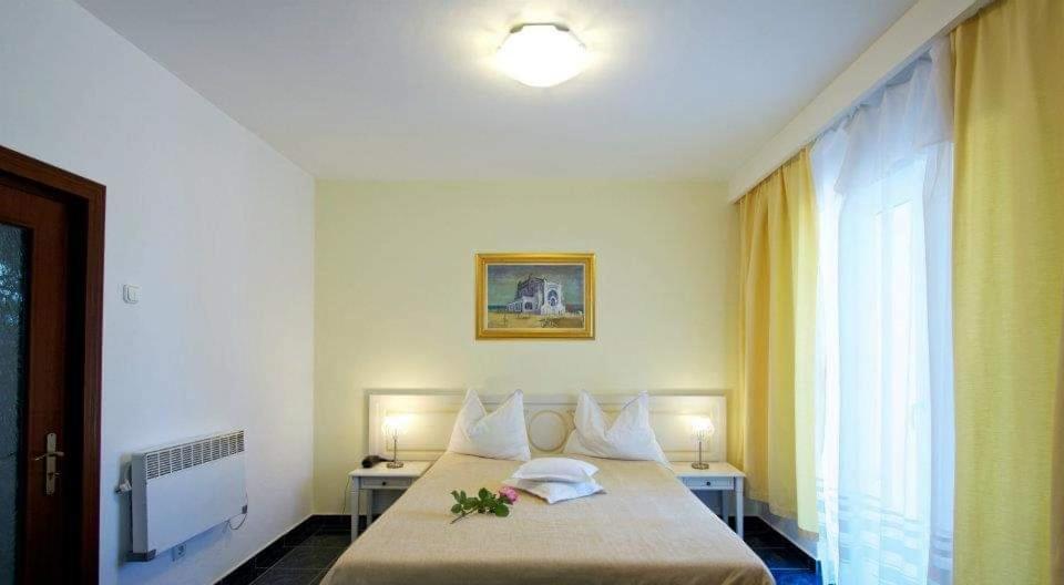 Hotel Central Mamaia Buitenkant foto